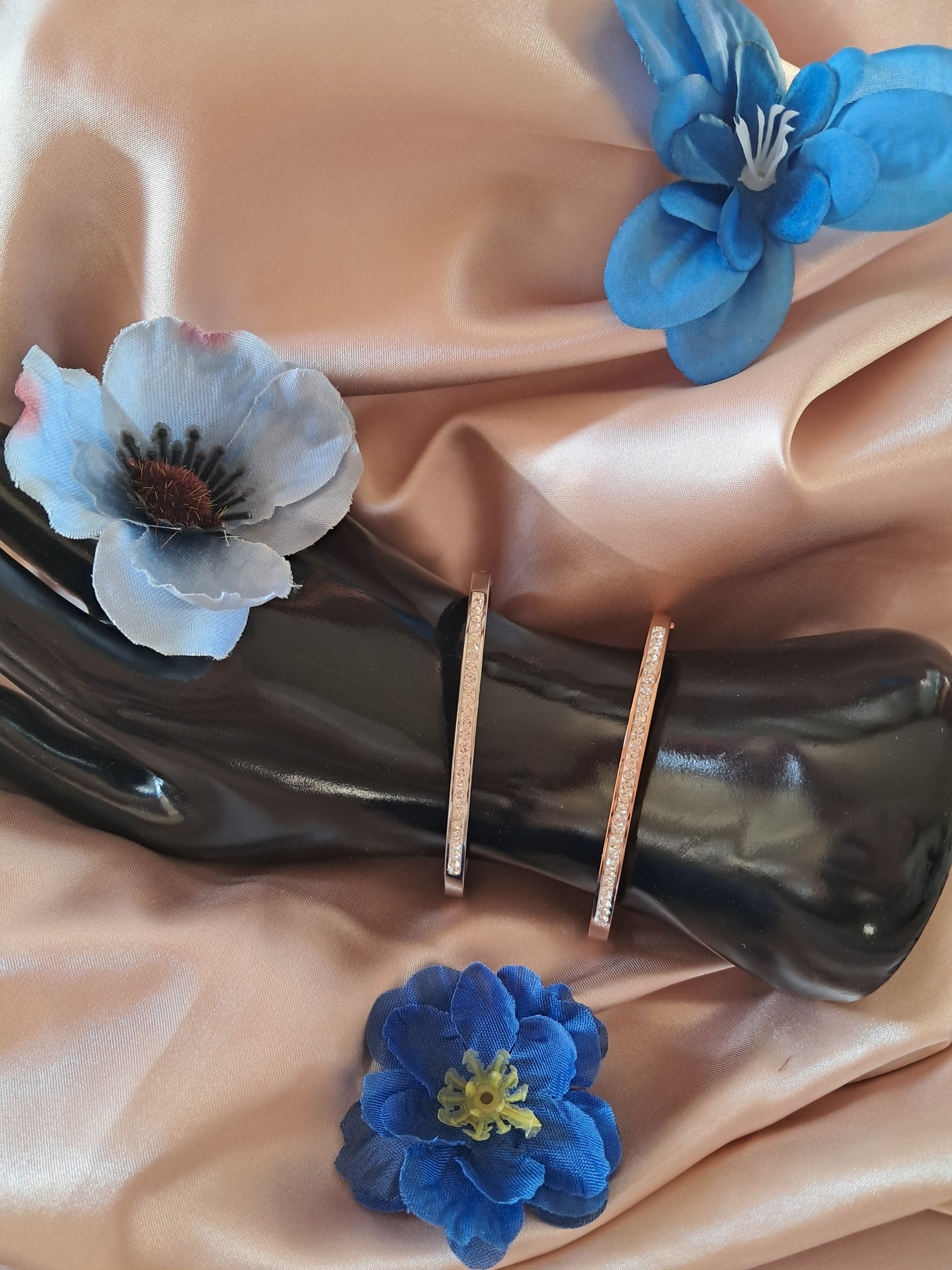 Bracelet en acier titane avec incrustation de zircon