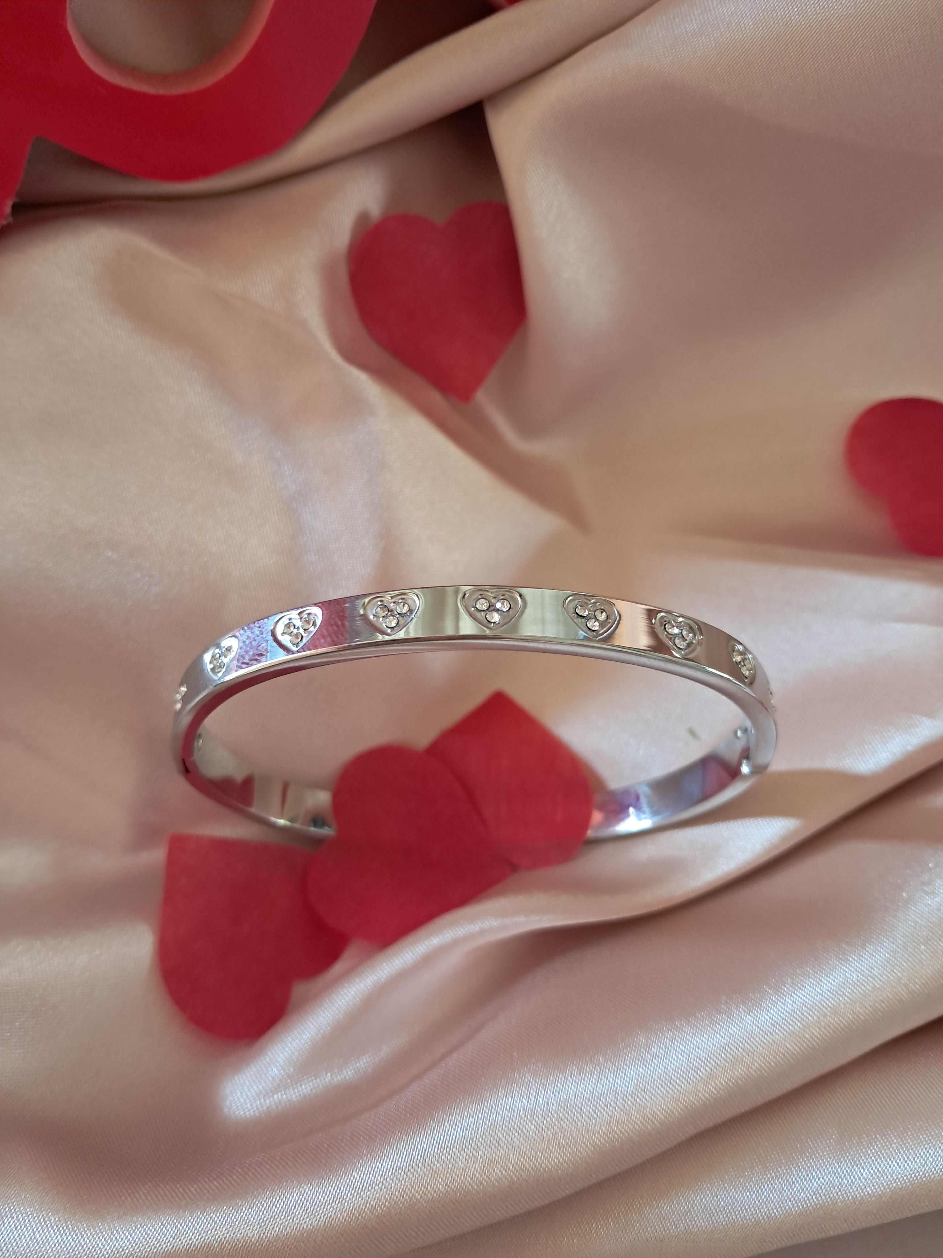 Bracelet en acier titane avec incrustation de zircon