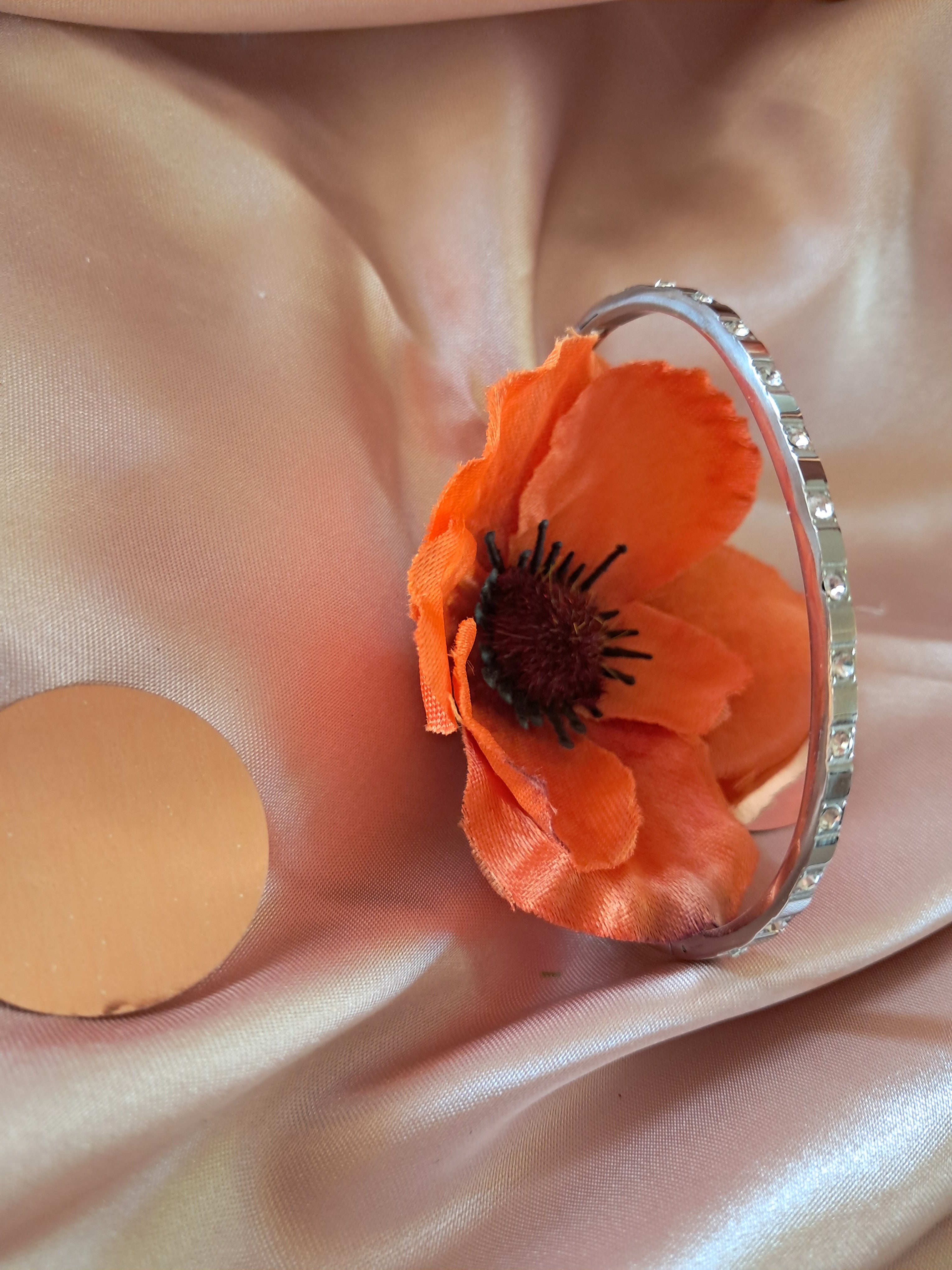 Bracelet fin en acier titane et incrustation de zircon