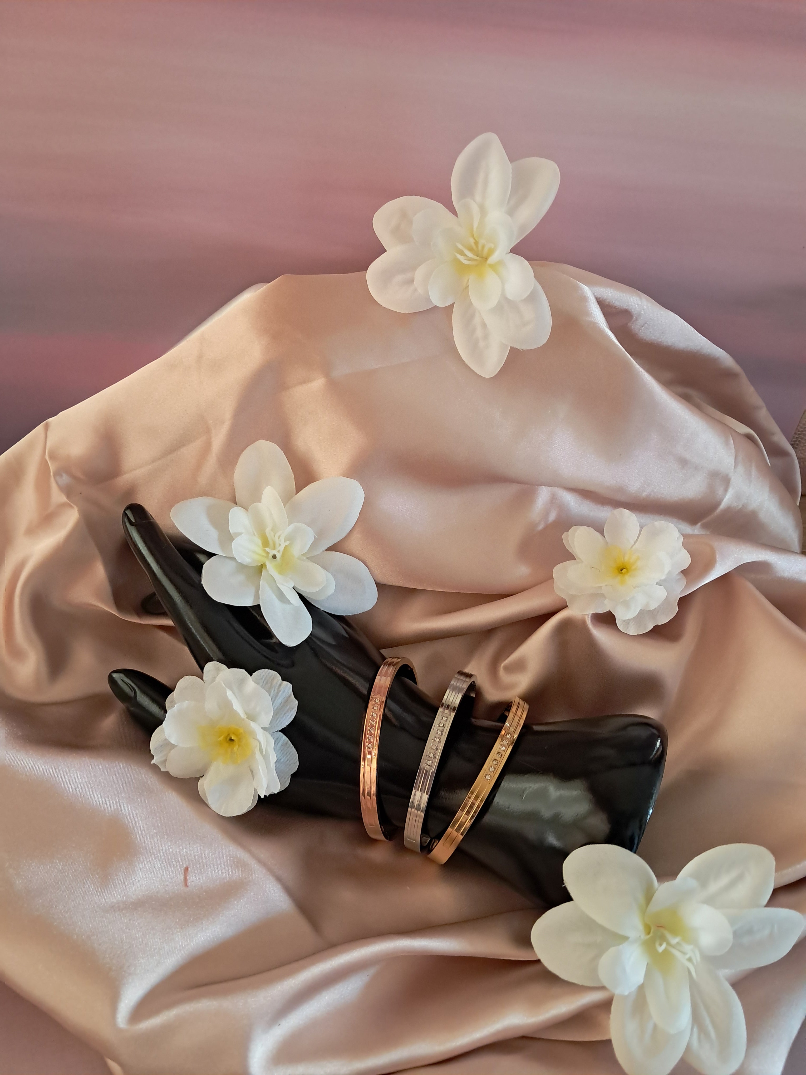 Bracelet minimaliste en acier titane et zircon