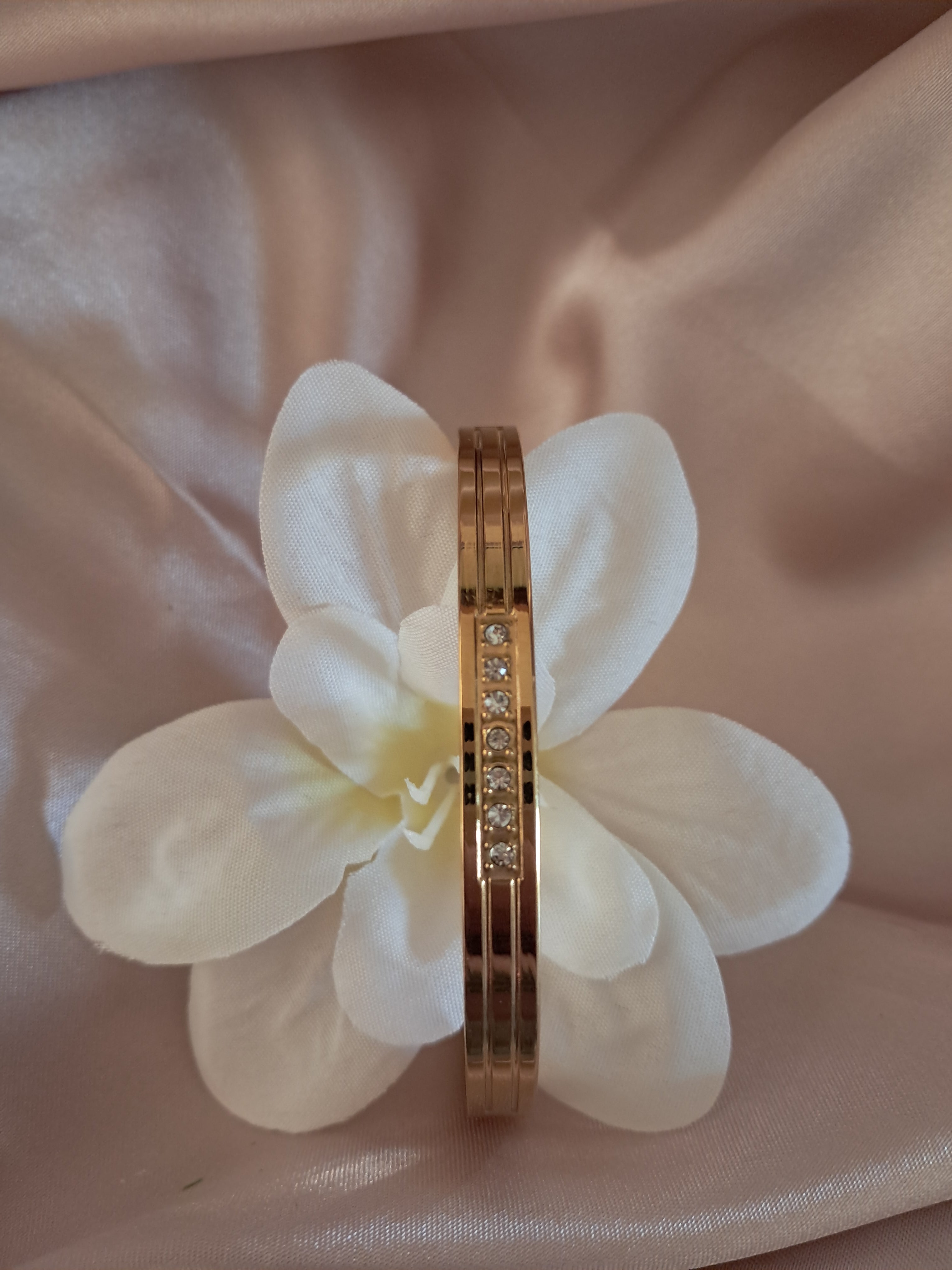 Bracelet minimaliste en acier titane et zircon