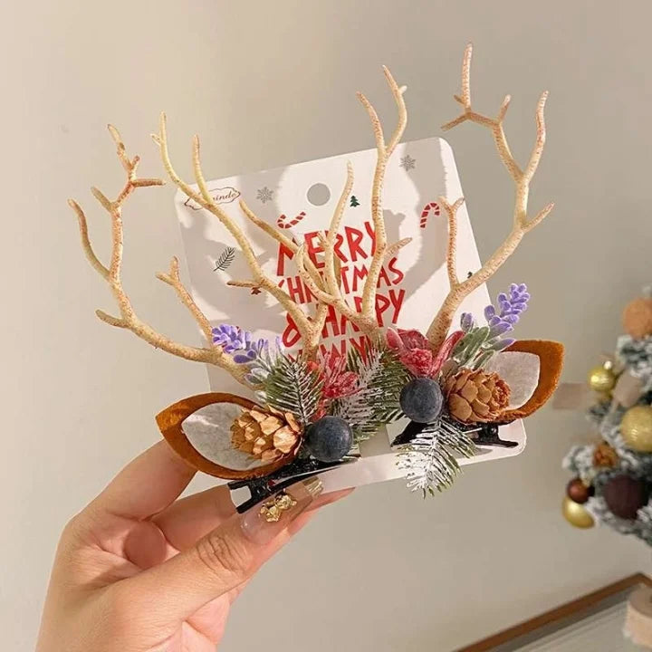 Barrette " Petit renne de Noël " / Bois, oreilles et baies scintillantes