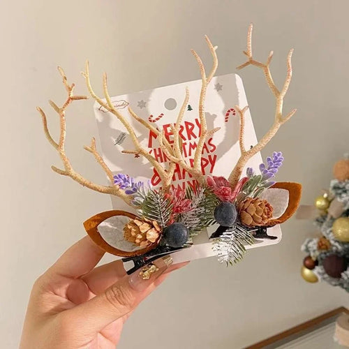 Barrette " Petit renne de Noël " / Bois, oreilles et baies scintillantes