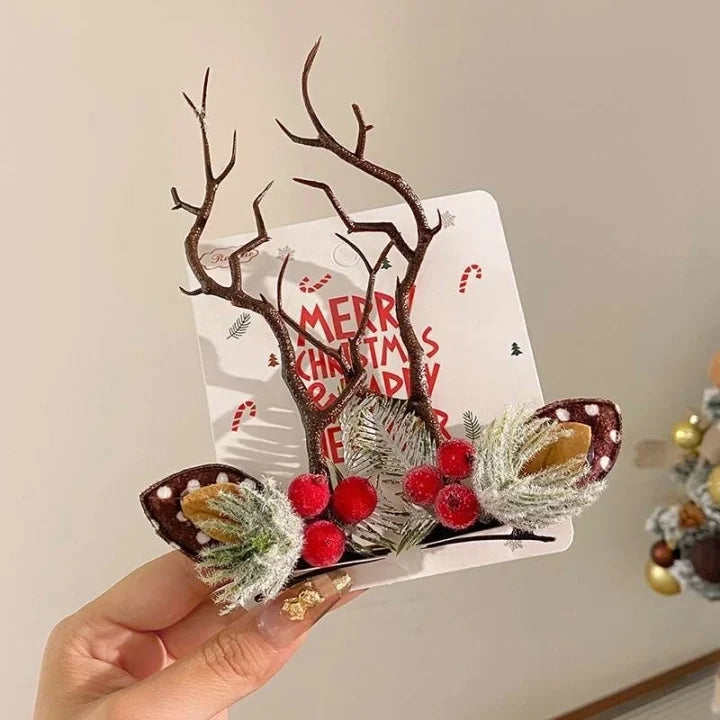 Barrette " Petit renne de Noël " / Bois, oreilles et baies scintillantes