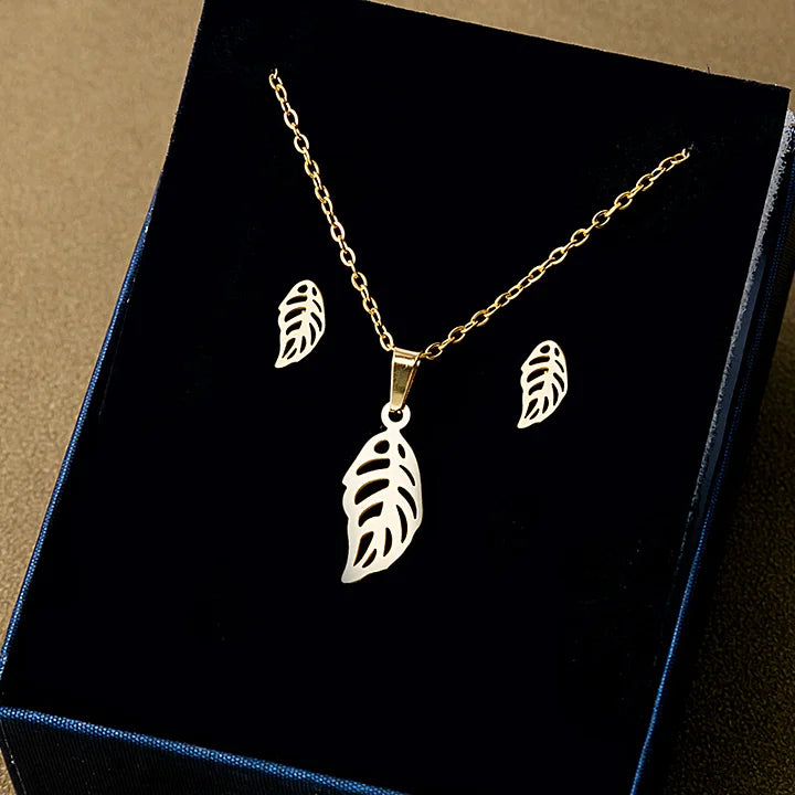 Parure collier et boucles d'oreilles en acier inoxydable / Différents modèles