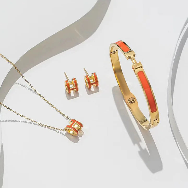 Parures trois pièces en acier titane - Bracelet, collier et boucles d'oreilles