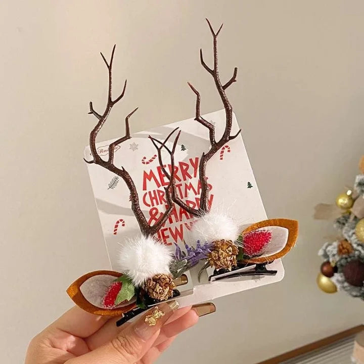 Barrette " Petit renne de Noël " / Bois, oreilles et baies scintillantes